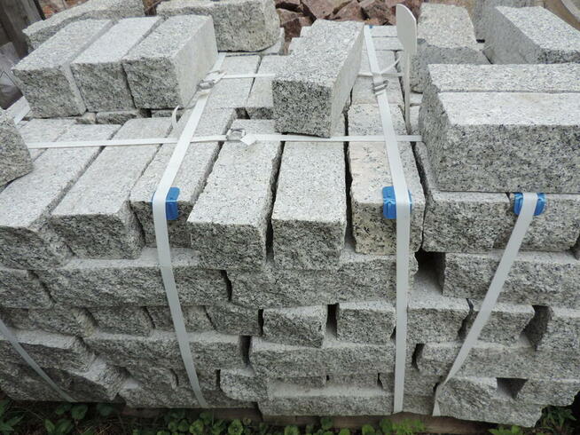 Kamień czerwony Kostka granitowa czerwona Vanga Szary granit