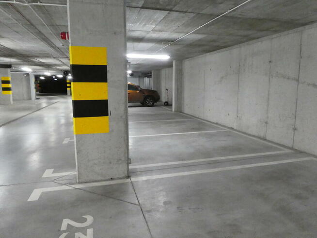 Jaktorowska 5_blisko R. Daszyńskiego_wygodne miejsce w garaż