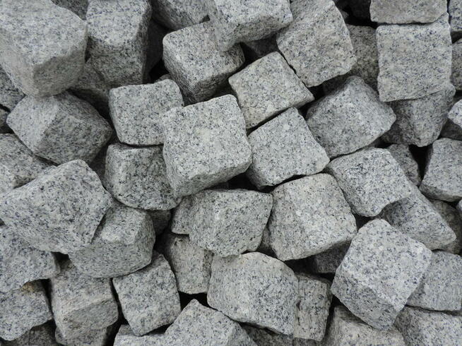 Kamień czerwony Kostka granitowa czerwona Vanga Szary granit