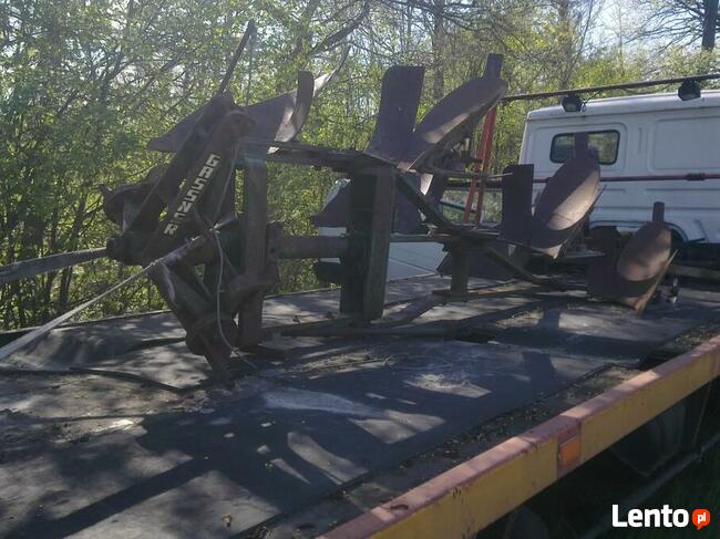 Pług 3 skibowy obrotowy do C-360.