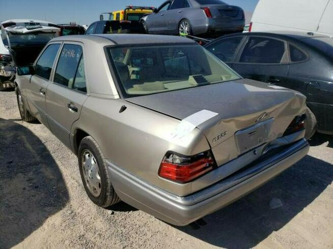 Mercedes E 320 1995, 3.2L, od ubezpieczalni