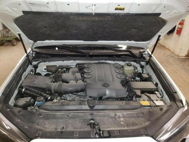 Toyota 4-Runner 2021, 4.0L, od ubezpieczalni