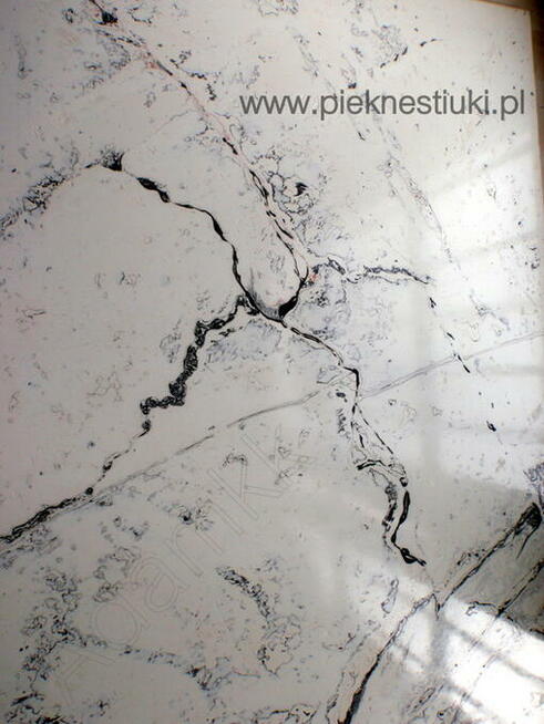 Szlachetne wyprawy ścienne imitujące marmur, granit.