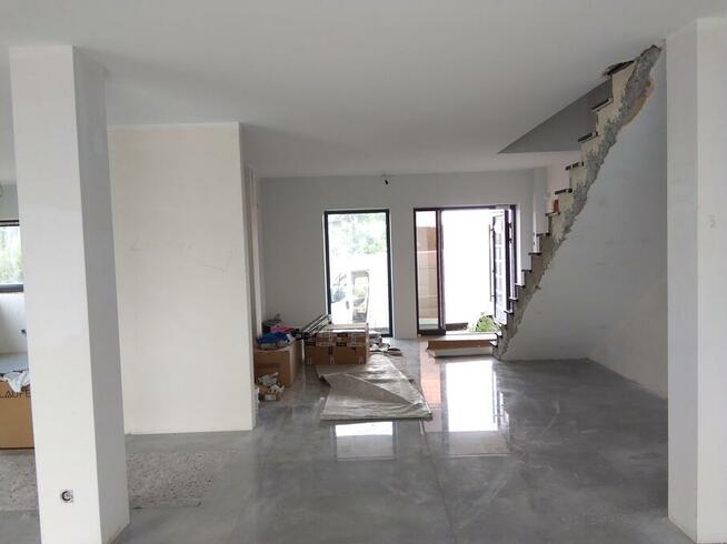 GŁADZ MALOWANIE TRADYCYJNIE I NATRYSKOWO