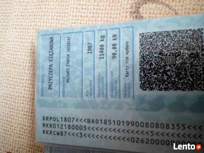 Przyczepa ciężarowa do przewozu żywych zwierząt