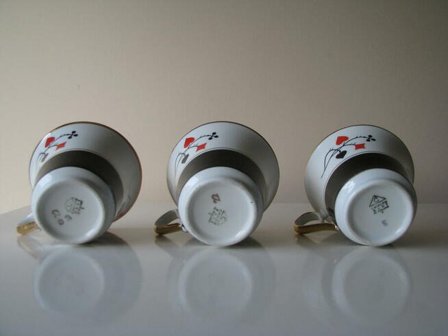 Piękne porcelanowe filiżanki karciane ze złoceniami Ćmielów