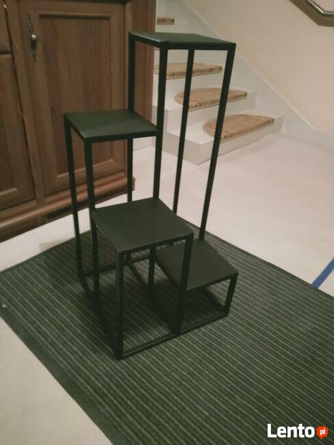 Kwietnik metalowy piramida, podium