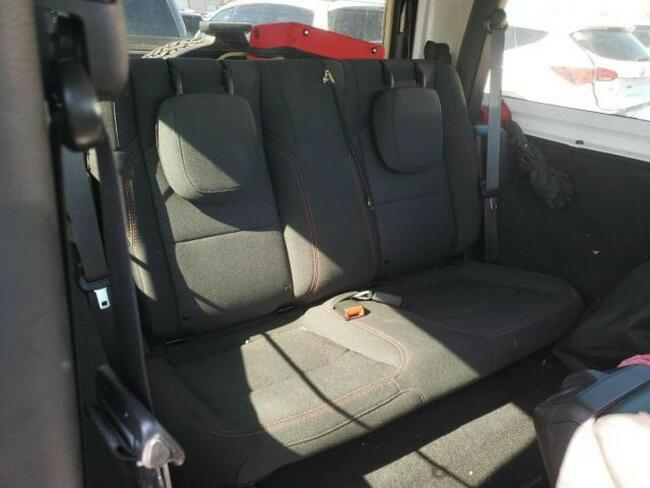 Jeep Wrangler 2021, 3.6L, Rubicon, porysowany