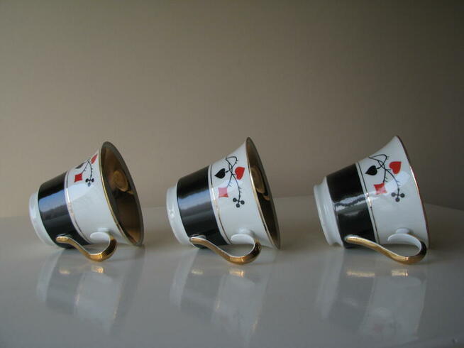 Piękne porcelanowe filiżanki karciane ze złoceniami Ćmielów