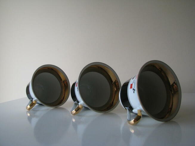 Piękne porcelanowe filiżanki karciane ze złoceniami Ćmielów