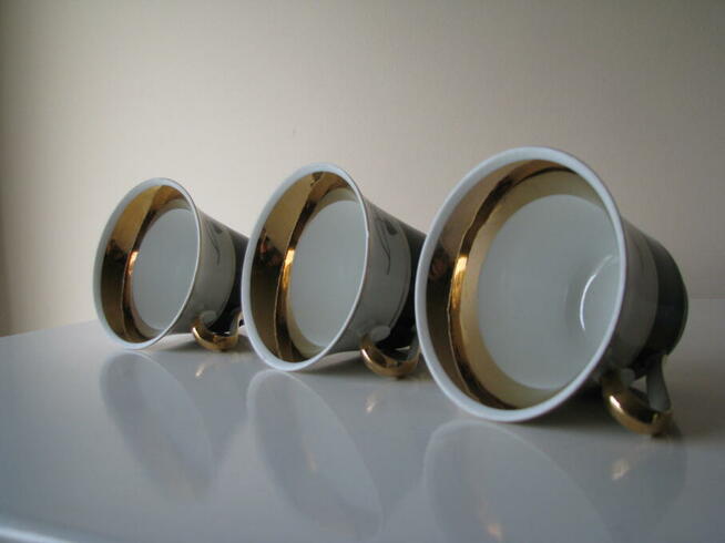 Piękne porcelanowe filiżanki karciane ze złoceniami Ćmielów