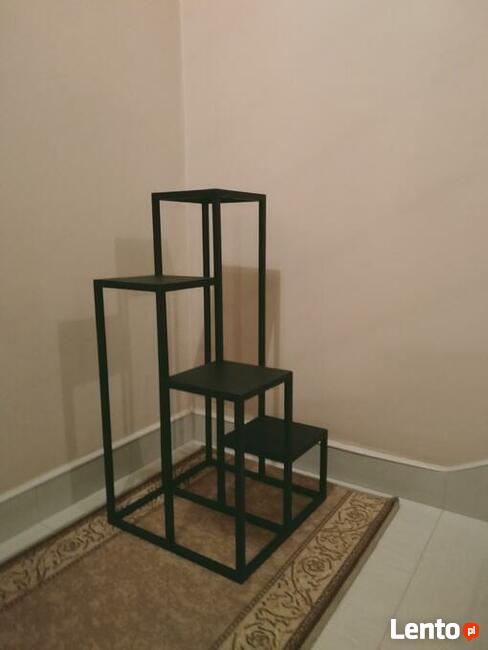 Kwietnik metalowy piramida, podium