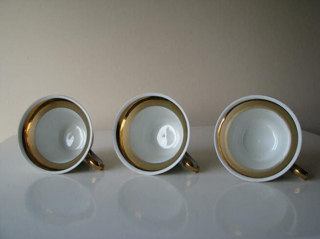 Piękne porcelanowe filiżanki karciane ze złoceniami Ćmielów