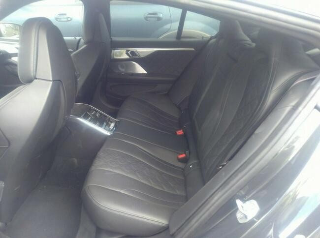 BMW M8 2021, 4.4L, 4x4, od ubezpieczalni