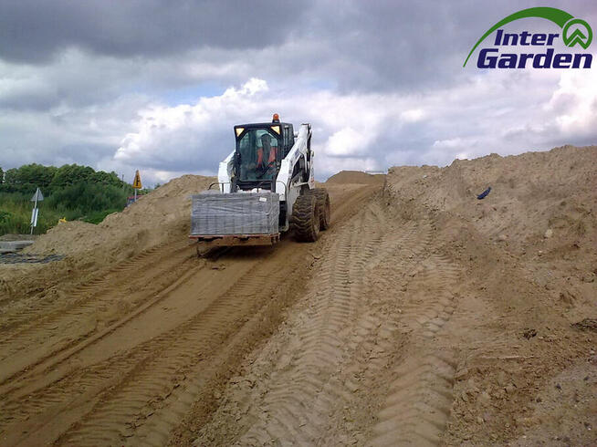 Roboty ziemne, maszyny budowlane: minikoparka miniładowarka