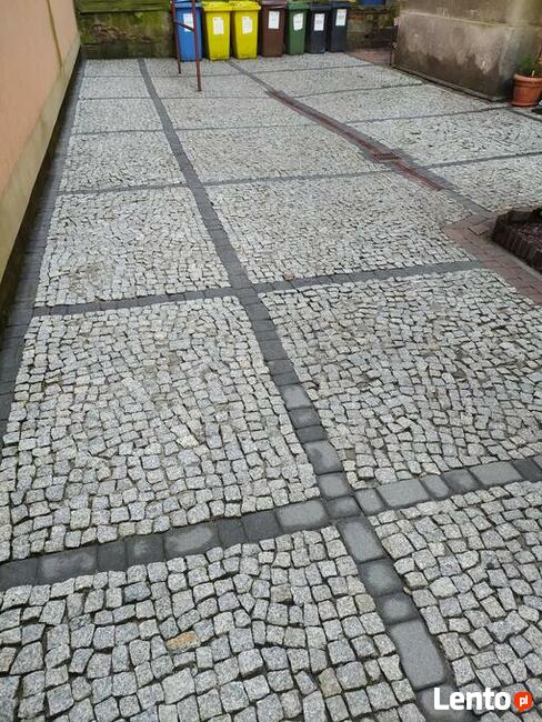 Czyszczenie kostki brukowej, fugi przeciw chwastom