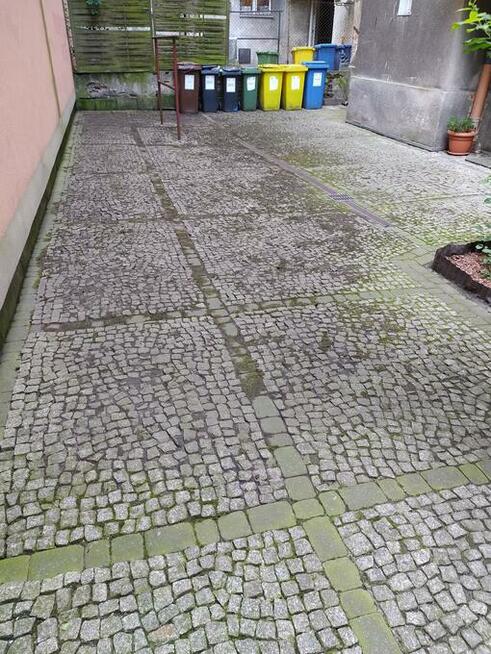 Czyszczenie kostki brukowej, fugi przeciw chwastom