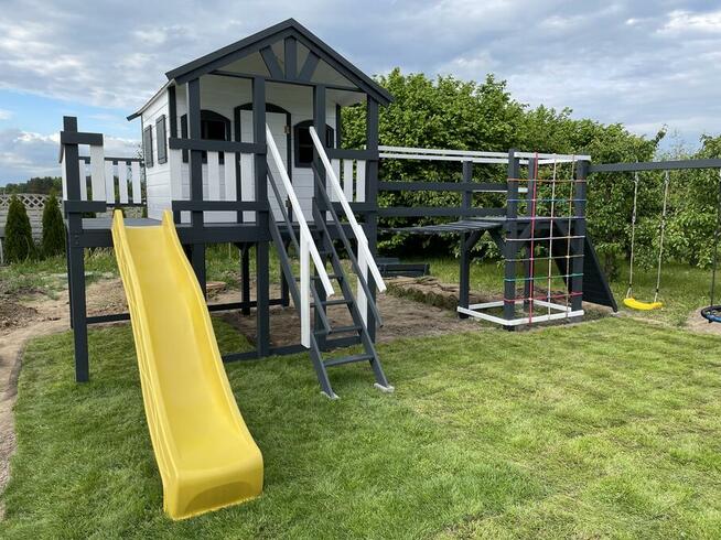 Płac zabaw dla dzieci z domkiem