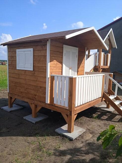 Płac zabaw dla dzieci z domkiem