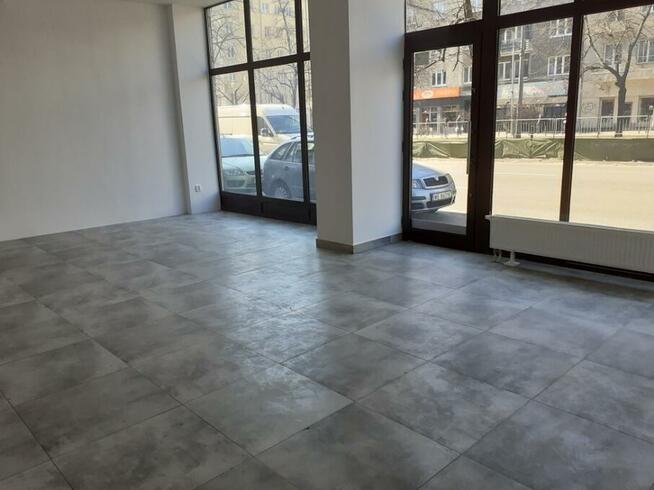 Bardzo atrakcyjny lokal do wynajęcia (duże witryny)