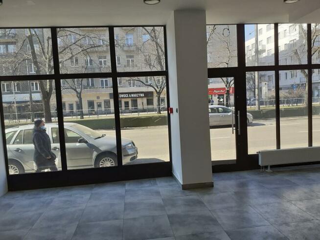 Bardzo atrakcyjny lokal do wynajęcia (duże witryny)