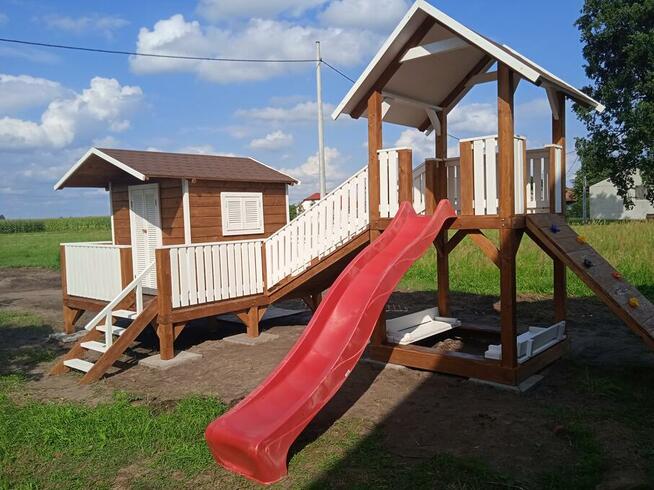 Płac zabaw dla dzieci z domkiem
