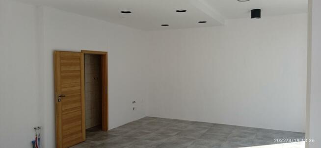 Bardzo atrakcyjny lokal do wynajęcia (duże witryny)