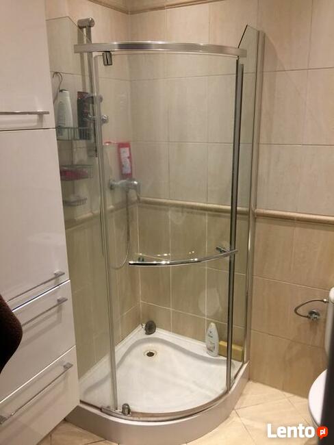 BRODZIK - usuwanie wycieków, montaż kabiny prysznicowej.