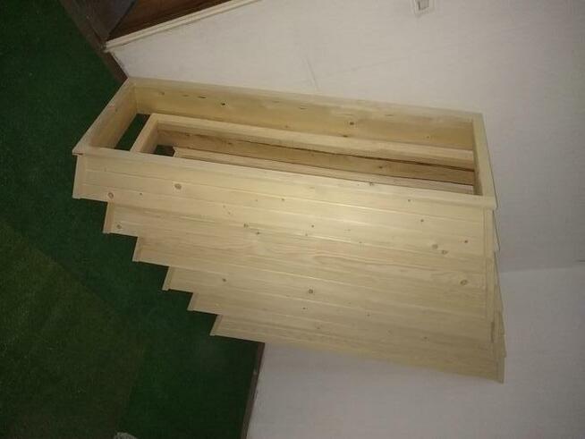 Granitowe wazony, lampiony, drewniane obudowy na grob