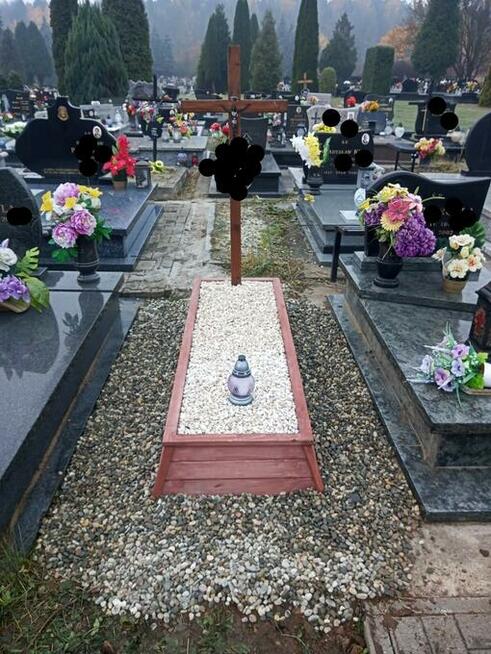 Granitowe wazony, lampiony, drewniane obudowy na grob