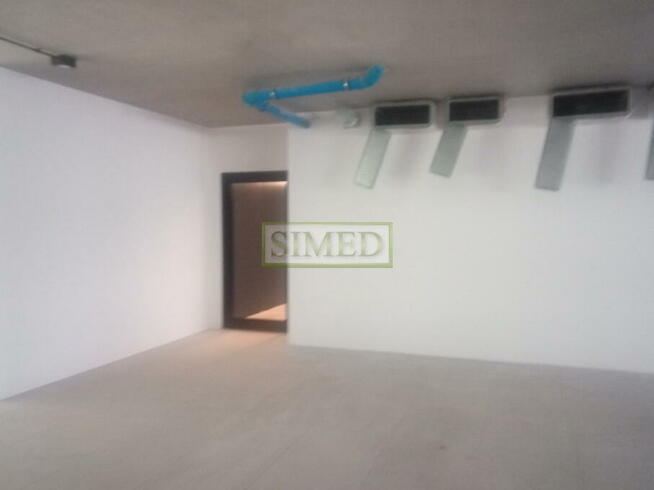 Magazyn 1 piętro , winda towarowa