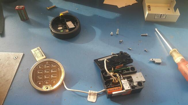 Ślusarz Warszawa. Pogotowie Zamkowe. Mobilny Serwis