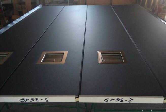 Brama segmentowa automatyczna w kolorze RAL 7016 Antracyt,