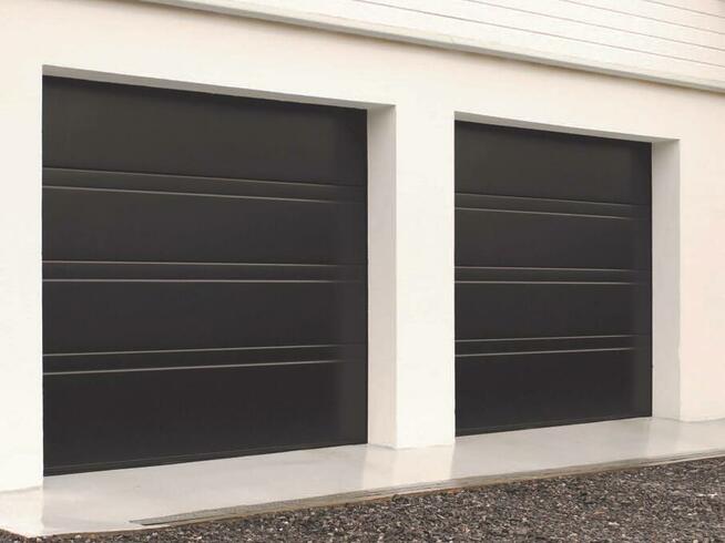 Brama segmentowa automatyczna w kolorze RAL 7016 Antracyt,
