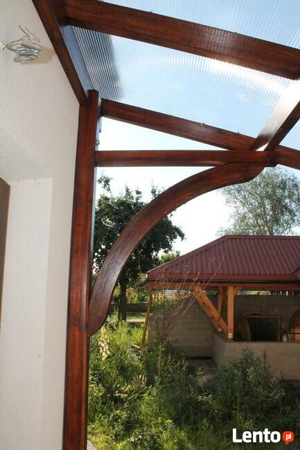 DREWNIANY DASZEK NAD DRZWI POKRYTY POLIWĘGLANEM KOMOROWYM