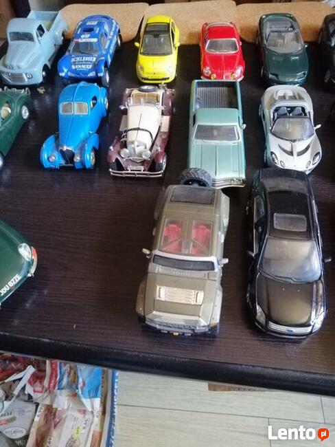 Modele samochodów 1 :24