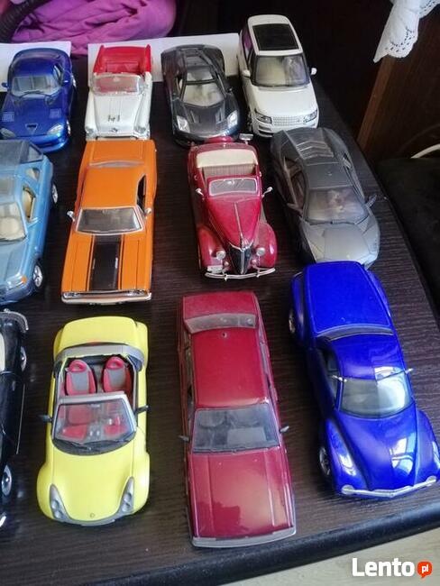 Modele samochodów 1 :24