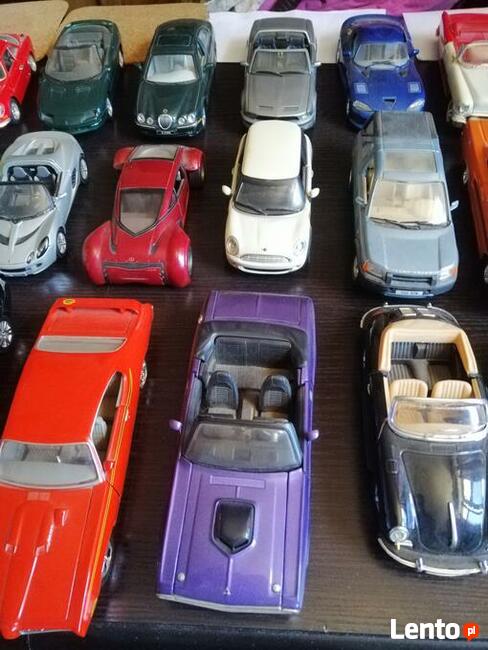 Modele samochodów 1 :24