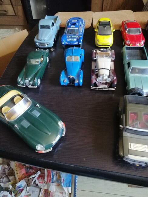 Modele samochodów 1 :24