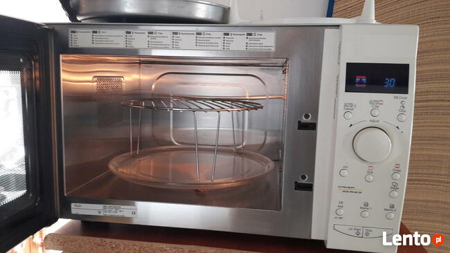 Sprzedam kuchenkę mikrofalową firmy Whirlpool model AVM 350