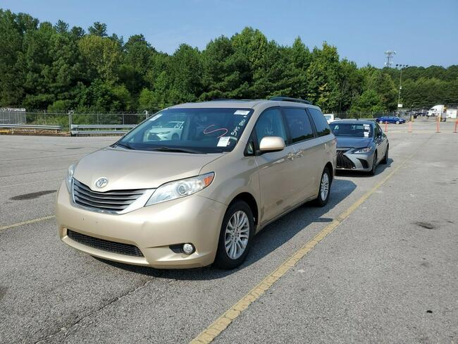 Toyota Sienna XLE 3.5 295 km