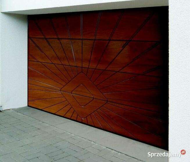 Brama garażowa segmentowa drewniana - okladzina OKUME