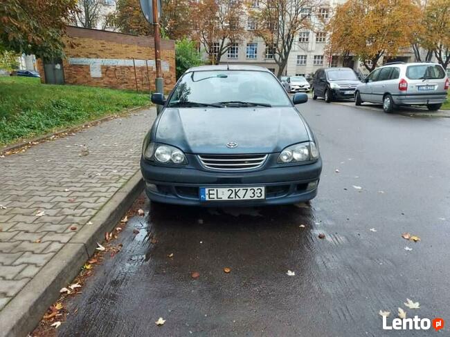 Kupię toyotę Avensis lub Corolla