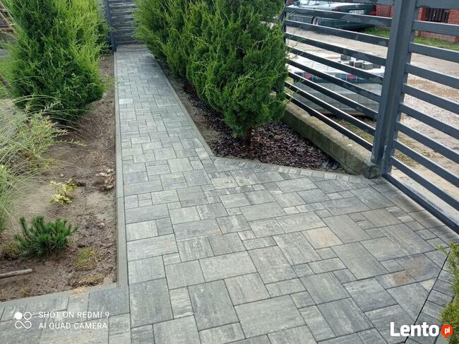 Ukladaninie kostki brukoweje