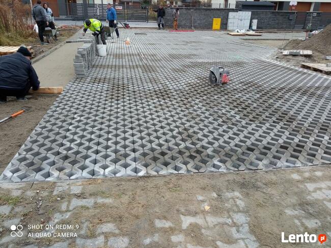 Ukladaninie kostki brukoweje