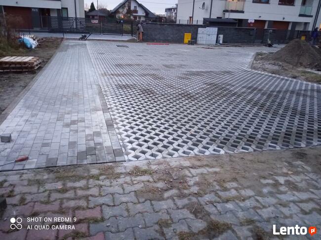 Ukladaninie kostki brukoweje