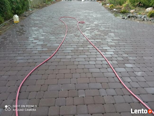 Ukladaninie kostki brukoweje