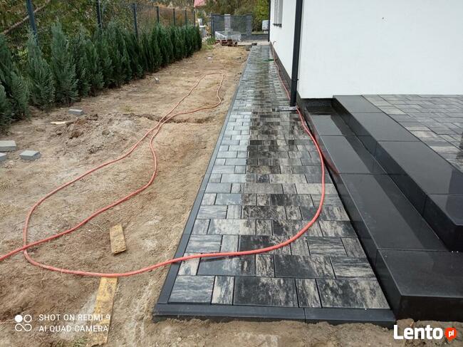 Ukladaninie kostki brukoweje