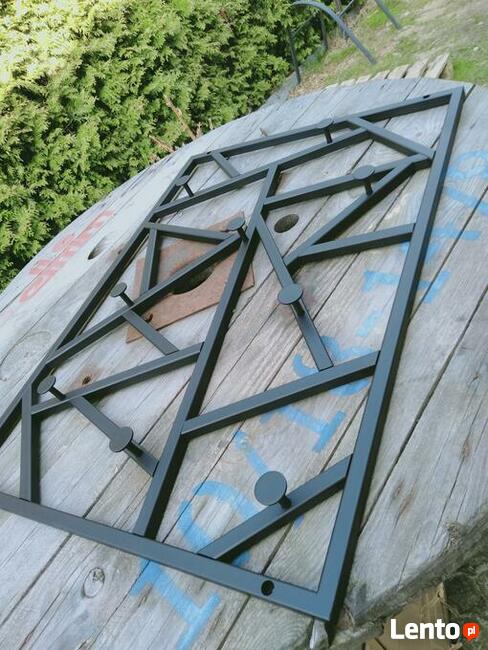 Wieszak metalowy płaski ścienny