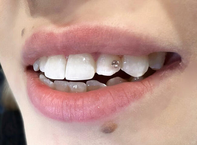 Makijaż, Biżuteria Nazębna, Opalanie Natryskowe, Depilacja!